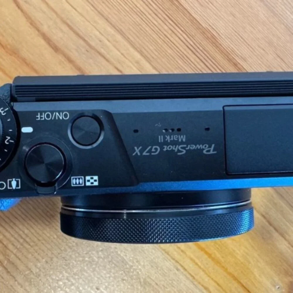 Canon G7 X Mark II, 2 Batteries, Charger & Case